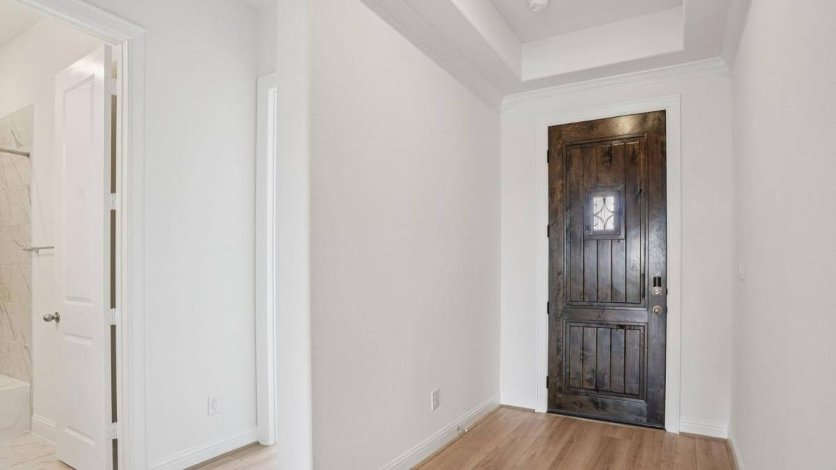 5219 Timpson - Entry