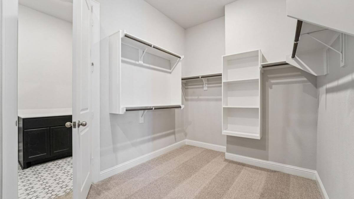 5426 Timpson - Closet